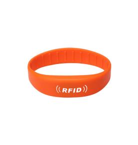 สายรัดข้อมือซิลิโคนแบนขนาดกลาง RFID